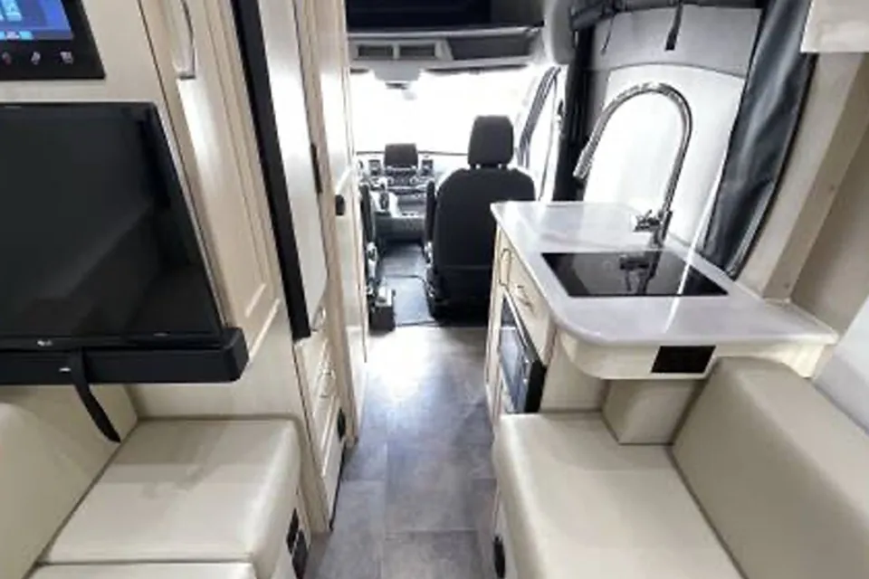 Selina's Pleasure-Way ONTOUR 2 Class B