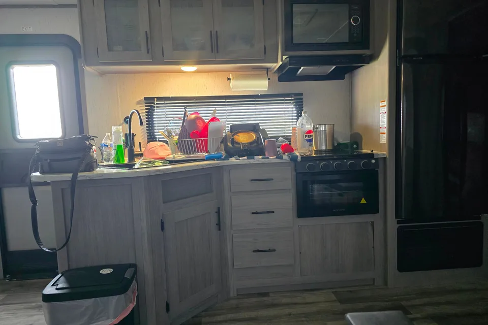 Jeremy's Dutchmen 263bh Travel Trailer