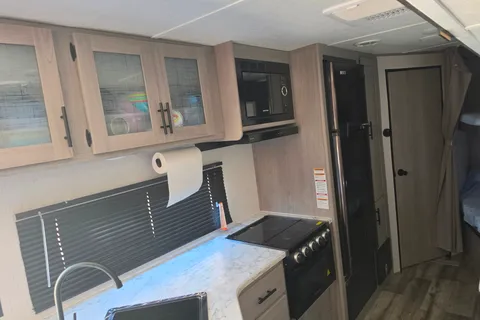 Jeremy's Dutchmen 263bh Travel Trailer