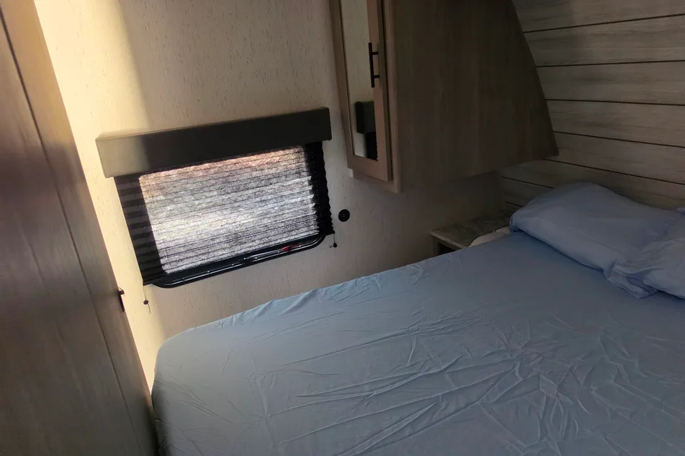 Jeremy's Dutchmen 263bh Travel Trailer