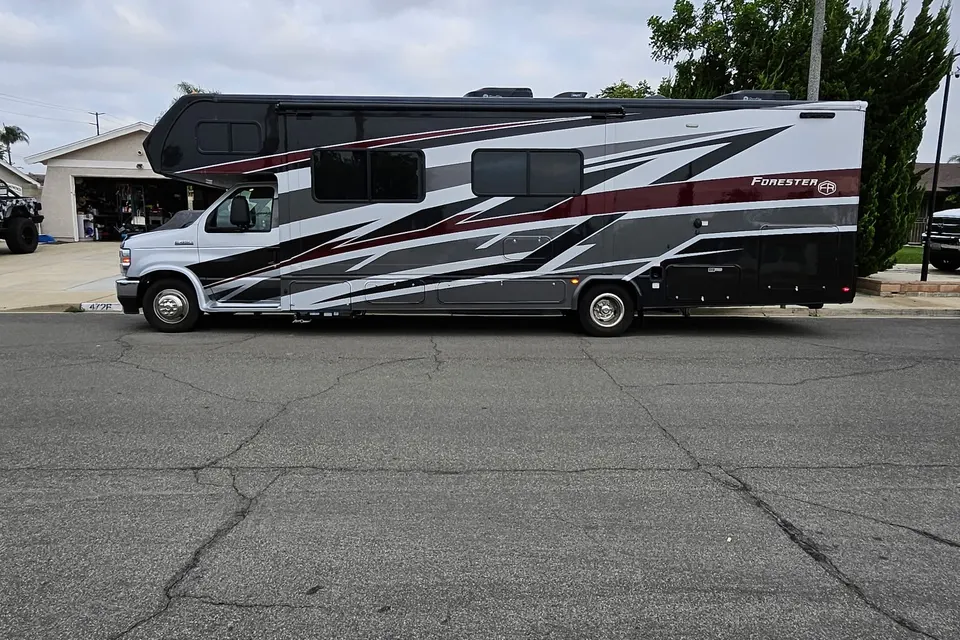 NEW 2025 32ft Forest River Forester (Low Miles)