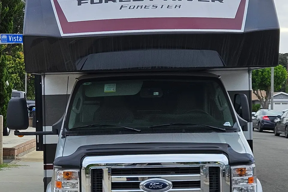 NEW 2025 32ft Forest River Forester (Low Miles)