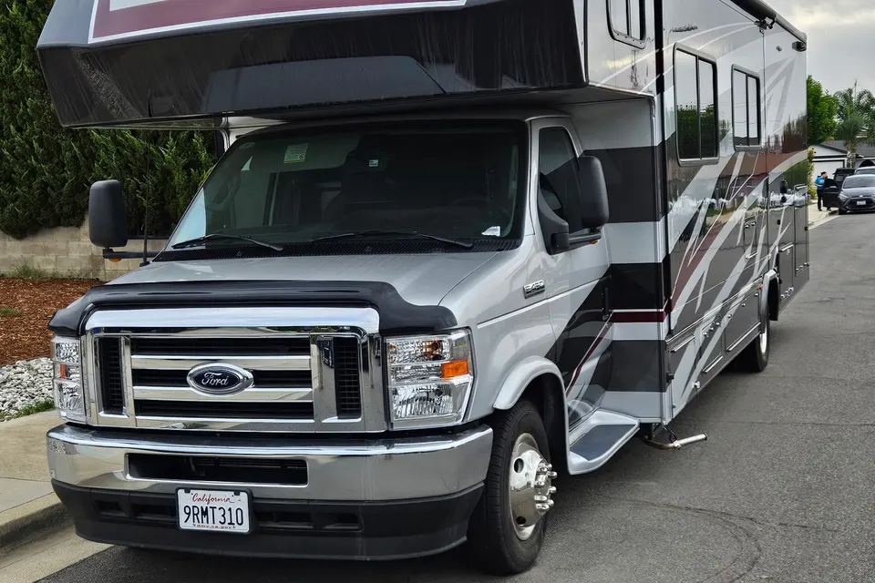 NEW 2025 32ft Forest River Forester (Low Miles)