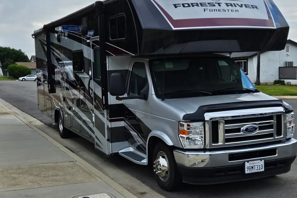 NEW 2025 32ft Forest River Forester (Low Miles)