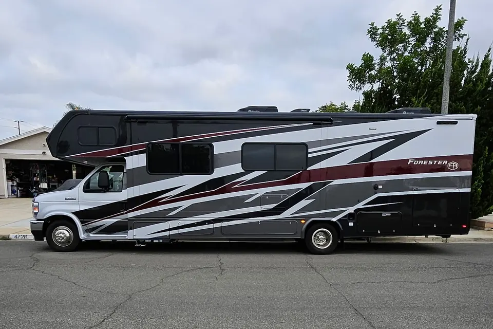 NEW 2025 32ft Forest River Forester (Low Miles)