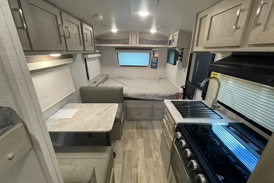 Raymond's Geo Pro Rockwood 19BH Travel Trailer
