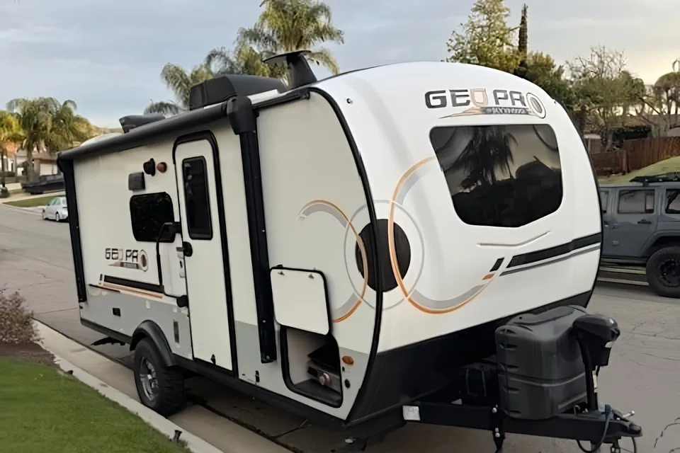 Raymond's Geo Pro Rockwood 19BH Travel Trailer