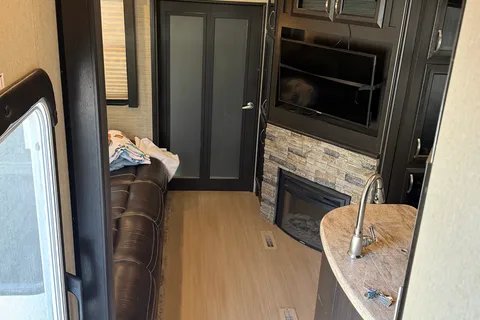 Stephan's Dutchmen Voltage 3605 Toy Hauler