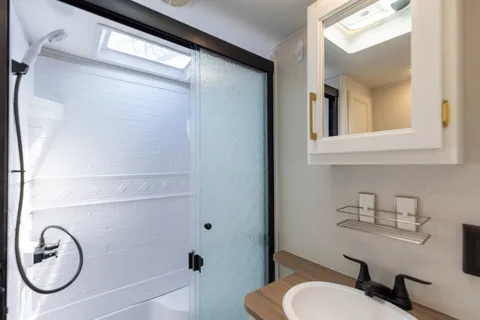 NEW & Fully Stocked Crusader! Spacious 3 Bed Bunkhouse, Sleeps 7, Family Friendly. 