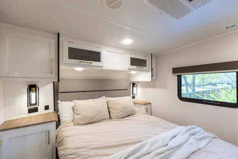 NEW & Fully Stocked Crusader! Spacious 3 Bed Bunkhouse, Sleeps 7, Family Friendly. 
