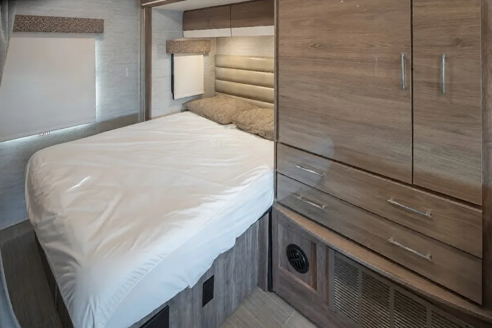 2021 Jayco Melbourne Prestige 24LP – Luxury, Comfort & Easy Driving