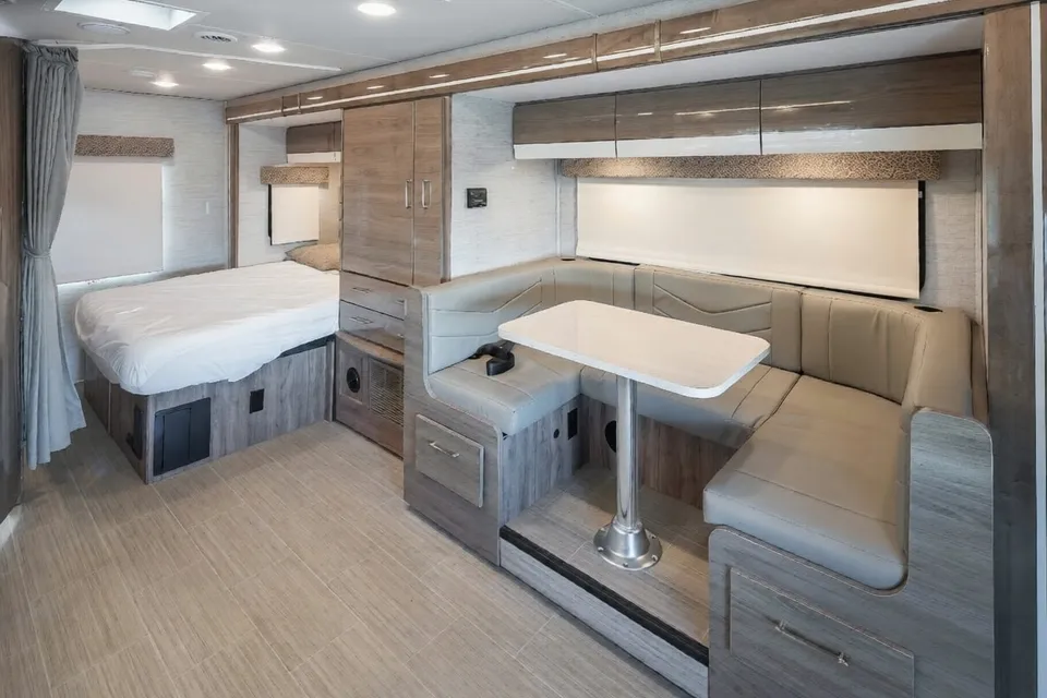 2021 Jayco Melbourne Prestige 24LP – Luxury, Comfort & Easy Driving