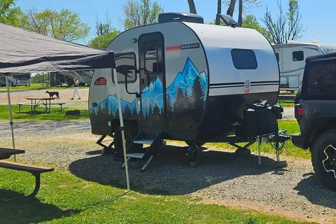 Clayton's Modern Buggy BB12 Travel Trailer