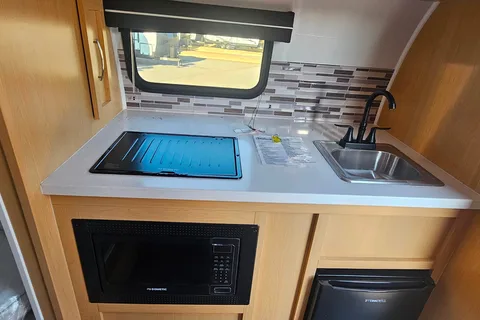Clayton's Modern Buggy BB12 Travel Trailer