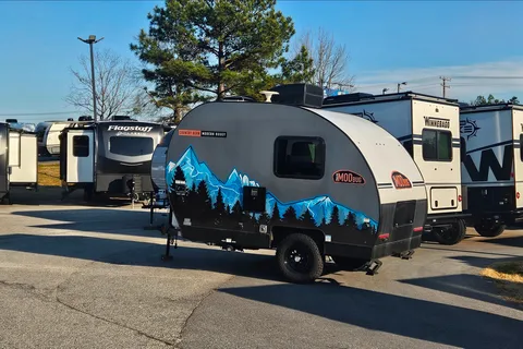 Clayton's Modern Buggy BB12 Travel Trailer
