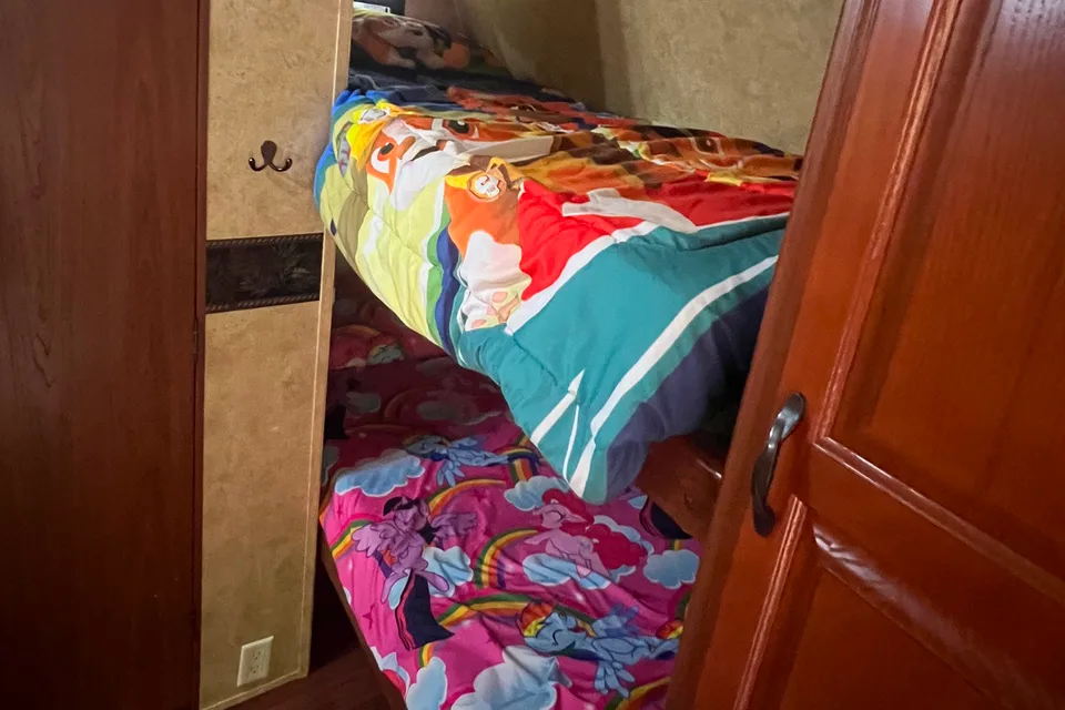 25'' - Bunkbed - 30" avec les 2 extensions - Keystone Outback Super-Lite