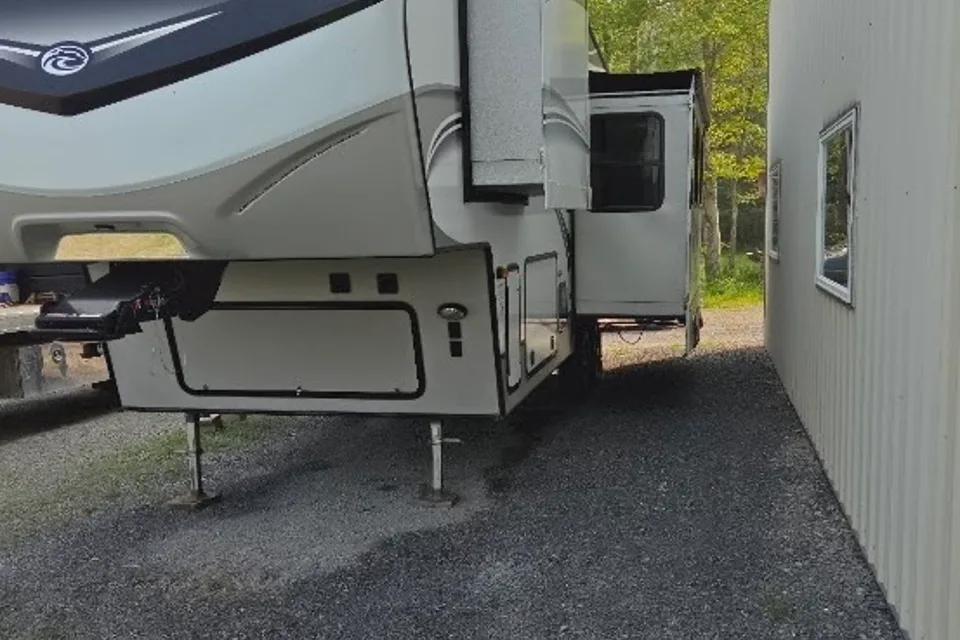 Keystone 25res Fifth wheel
