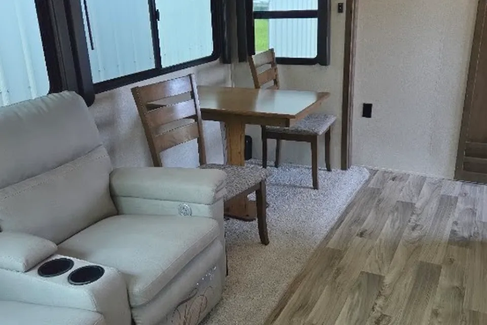 Keystone 25res Fifth wheel