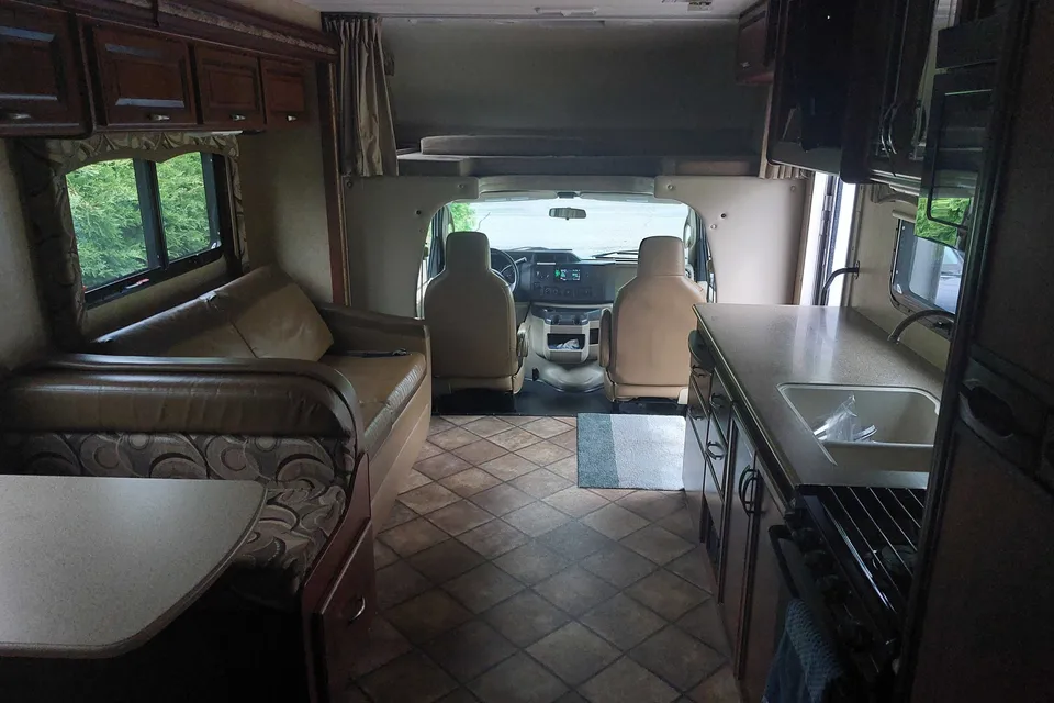 FourWinds 31 pieds Classe C 2015