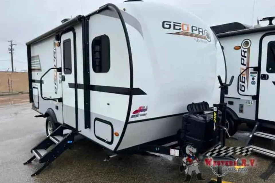 Julia's GeoPro 16BH SUV Towable