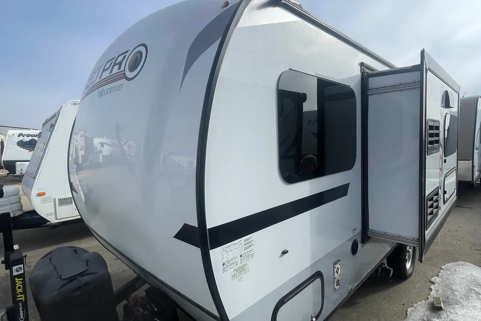 Julia's GeoPro 16BH SUV Towable