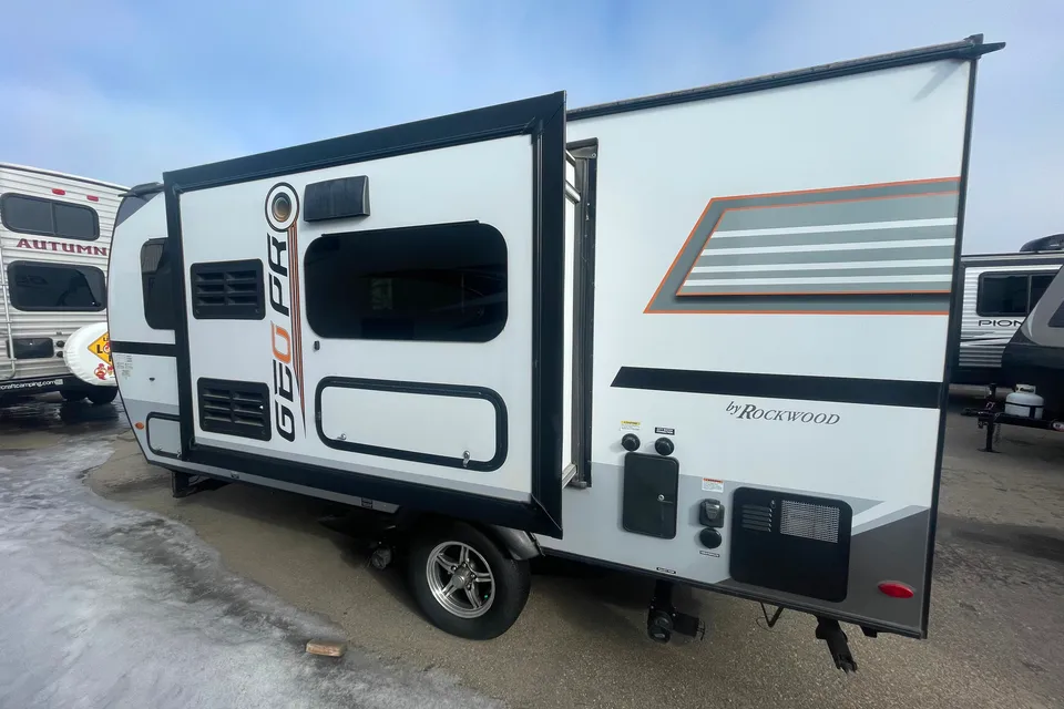 Julia's GeoPro 16BH SUV Towable