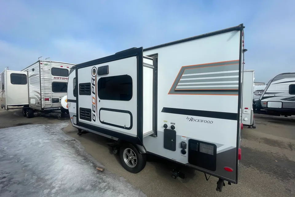 Julia's GeoPro 16BH SUV Towable
