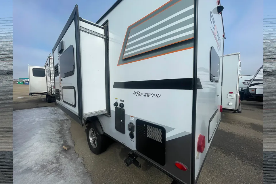 Julia's GeoPro 16BH SUV Towable