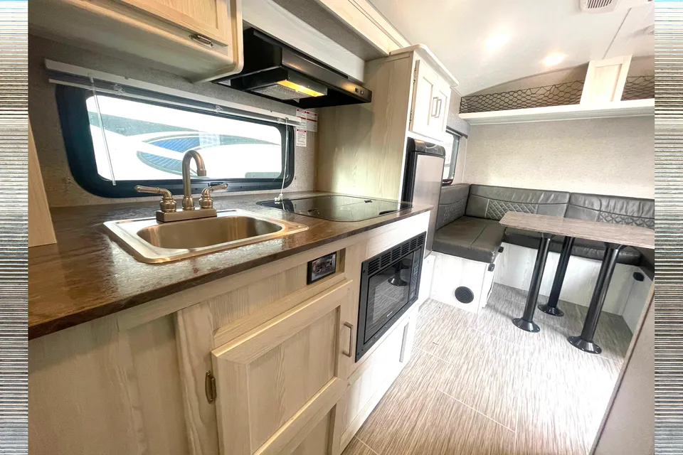 Julia's GeoPro 16BH SUV Towable