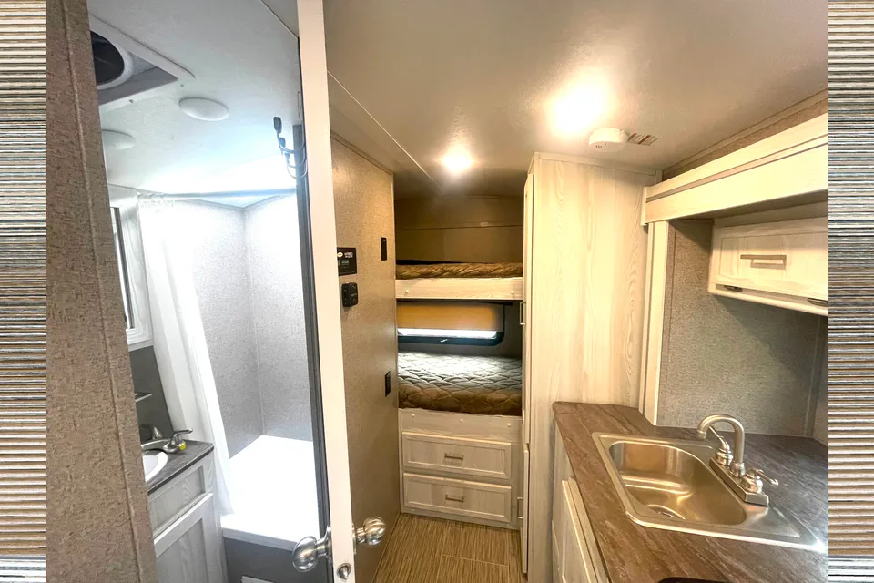 Julia's GeoPro 16BH SUV Towable