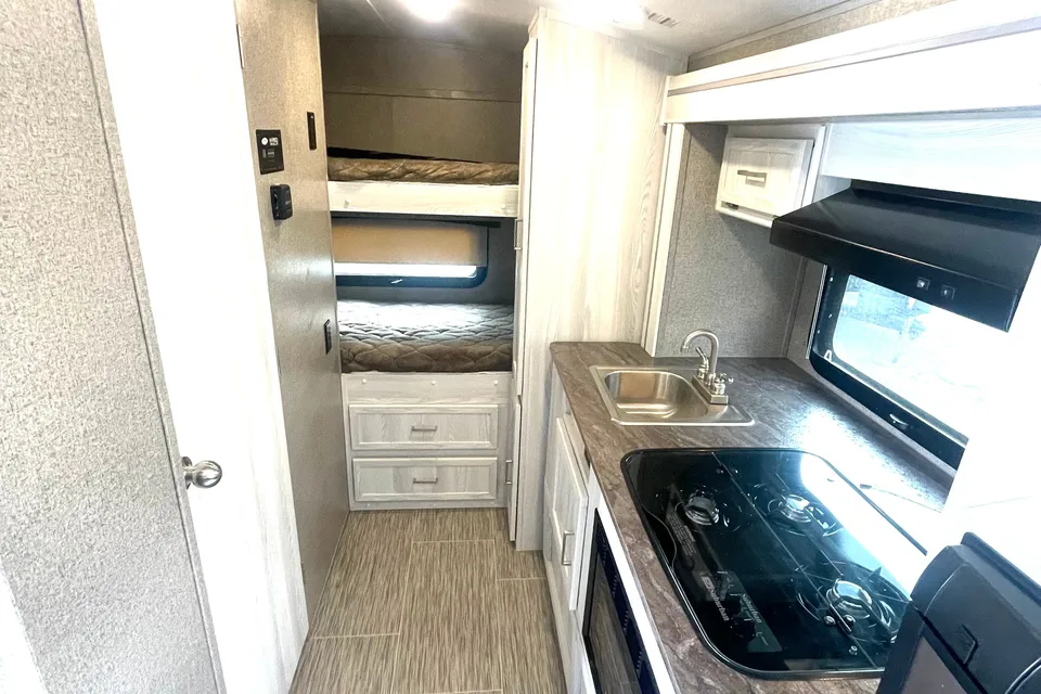 Julia's GeoPro 16BH SUV Towable
