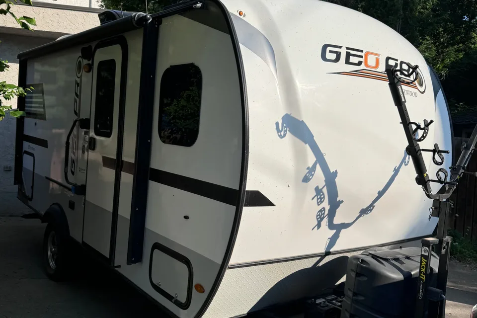 Julia's GeoPro 16BH SUV Towable