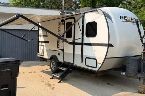Julia's GeoPro 16BH SUV Towable