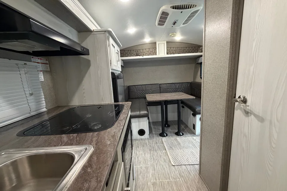 Julia's GeoPro 16BH SUV Towable