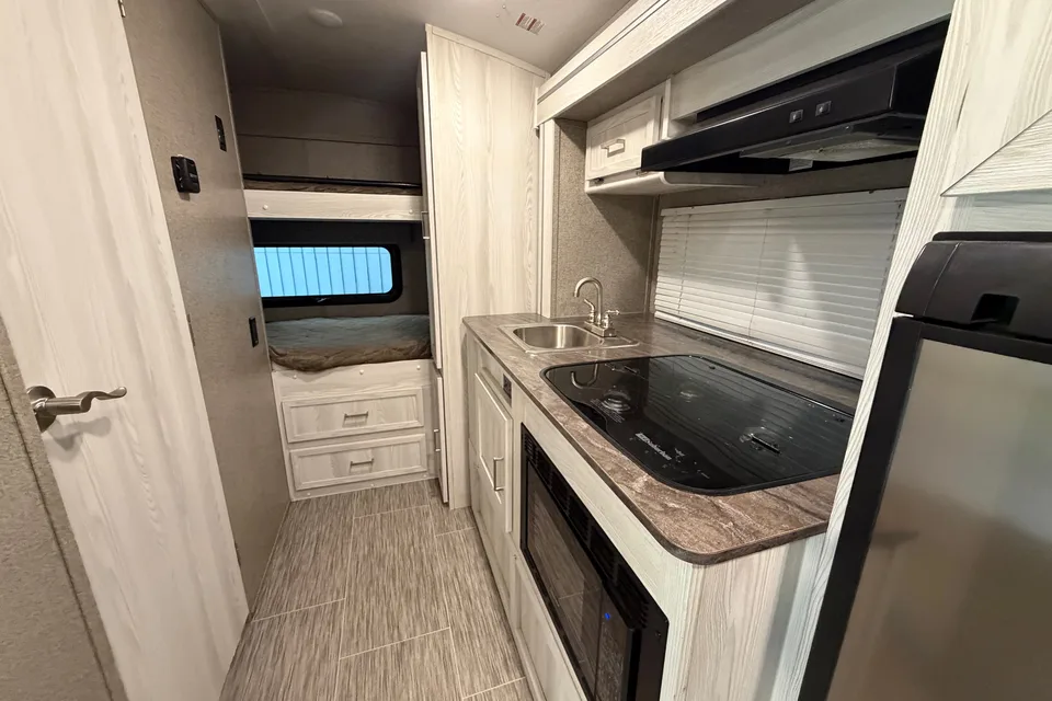 Julia's GeoPro 16BH SUV Towable