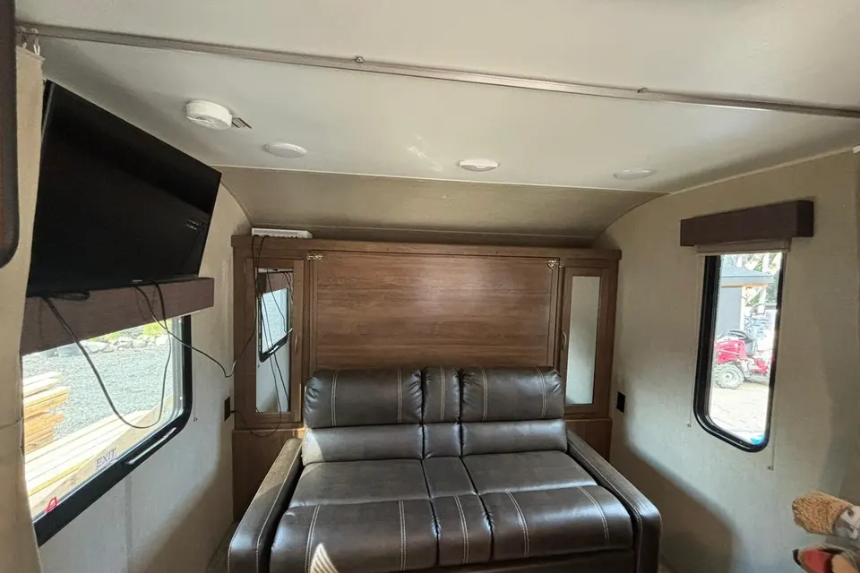 Robert's Gulf Stream king sport Travel Trailer
