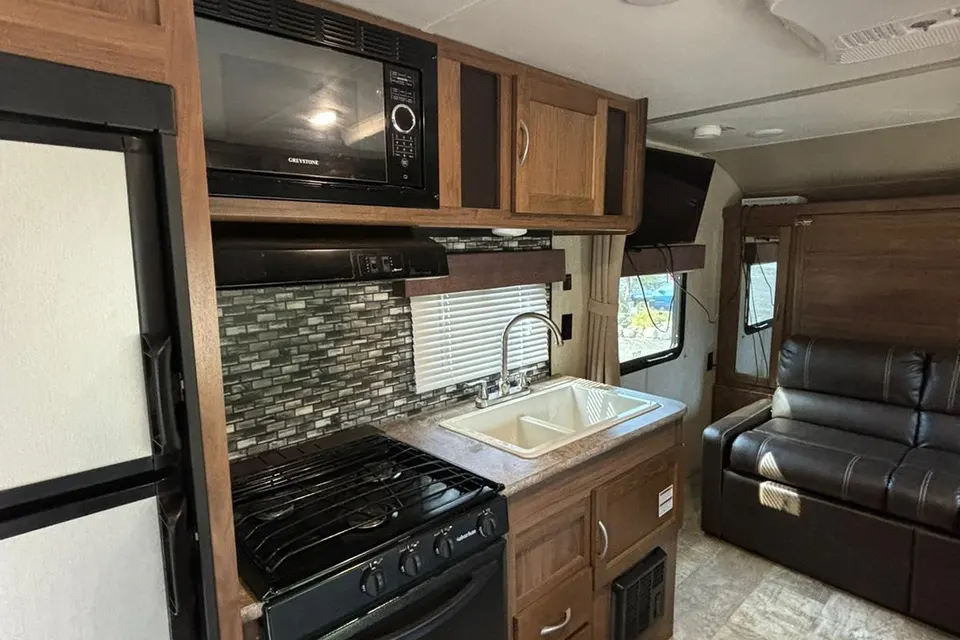 Robert's Gulf Stream king sport Travel Trailer