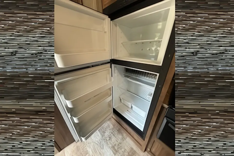 Robert's Gulf Stream king sport Travel Trailer