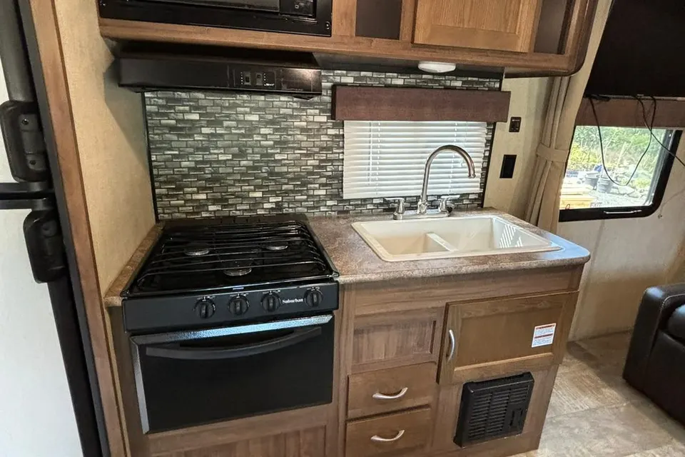 Robert's Gulf Stream king sport Travel Trailer