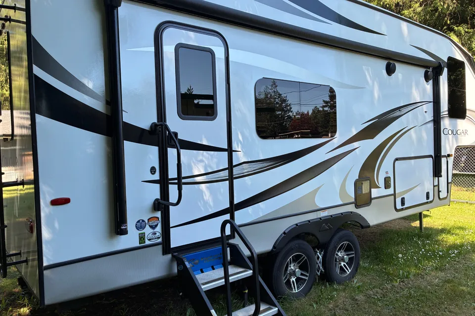 Keystone Cougar Fifth Wheel