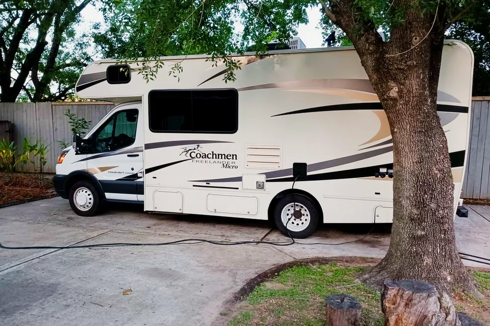 Versatile Freelander RV Cruiser
