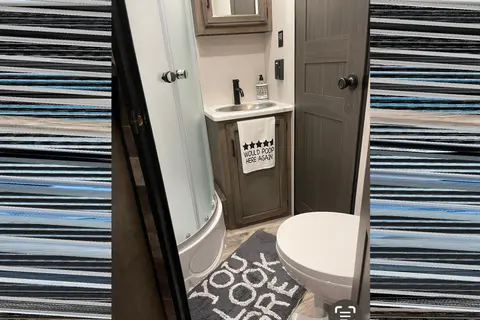 SPORTTREK w/ Private Queen Master, Residential Kitchen & Solar