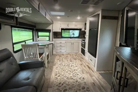 SPORTTREK w/ Private Queen Master, Residential Kitchen & Solar
