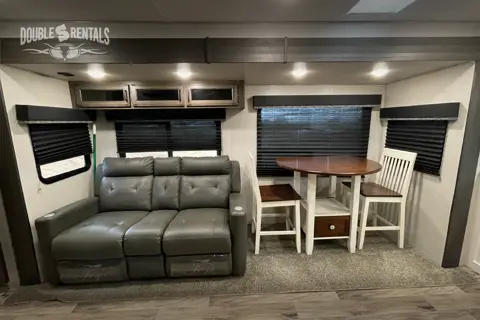 SPORTTREK w/ Private Queen Master, Residential Kitchen & Solar