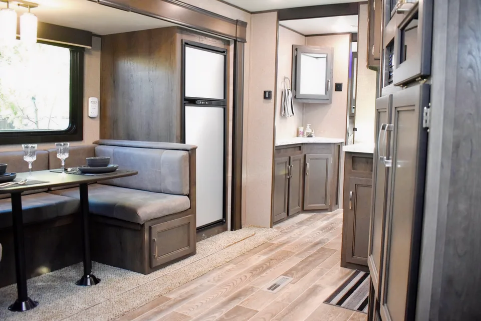 Klassen's Jayco Jayflight SLX8 Travel Trailer 275RLSW Rocky Mountain Edition