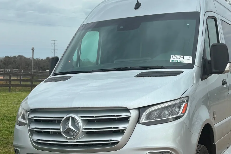 Mercedes-Benz V Cruise OG Luxury Coach
