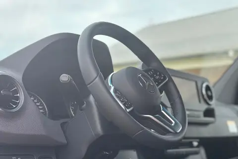 Mercedes-Benz V Cruise OG Luxury Coach