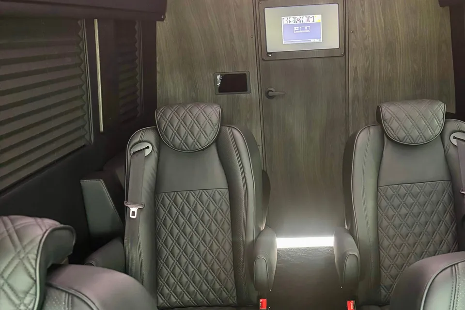 Mercedes-Benz V Cruise OG Luxury Coach