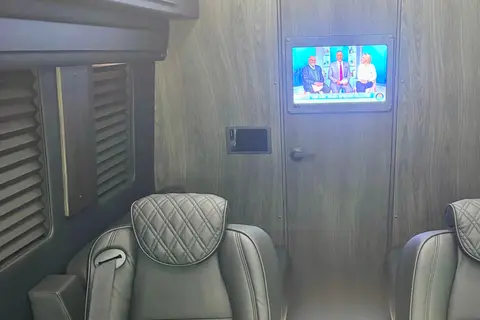 Mercedes-Benz V Cruise OG Luxury Coach