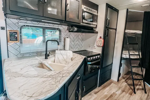 Mountain Peak Family + Pet friendly Bunkhouse!